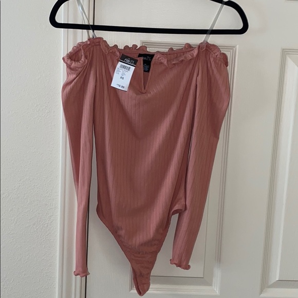 RUE21 off the shoulder bodysuit - Picture 1 of 3